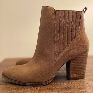Blondo waterproof suede booties - Size 8.5 - Tan/“Taupe”